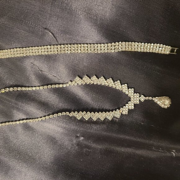 costume jewellery - Picture 1 of 1